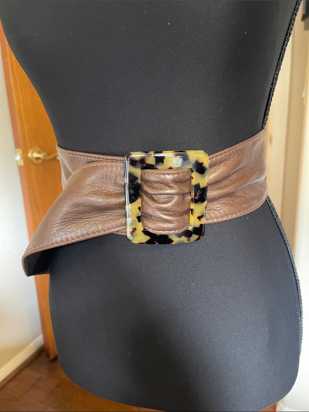 Ann Taylor Wide Brown Leather Waist Belt w Tortoiseshell Buckle Small 37 inch